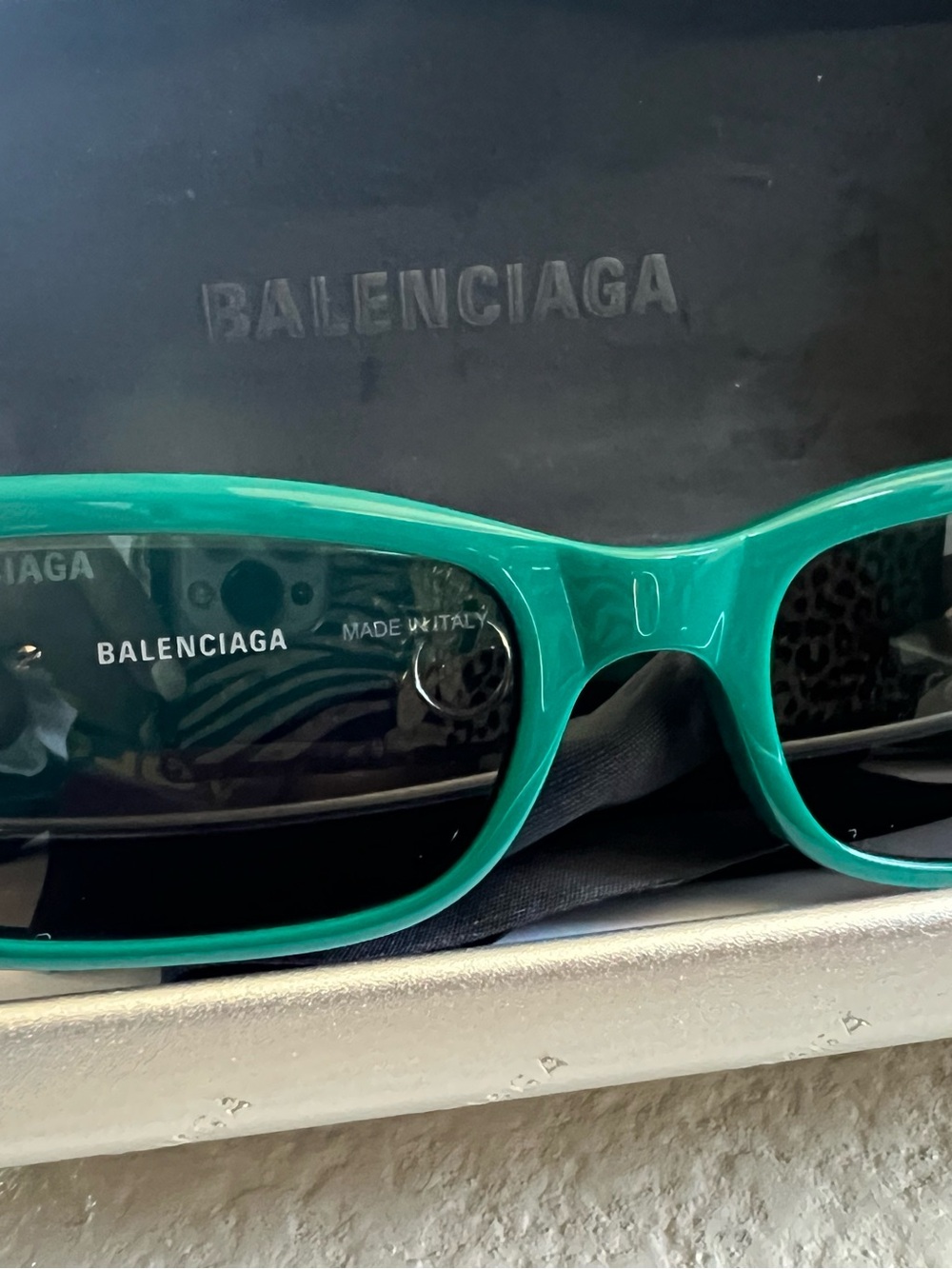 Balenciaga Green Rectangular Sunglasses with Gold BB Logo Accent - Picture 5 of 9